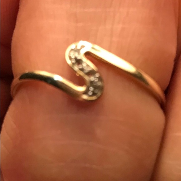 Solid Gold Ring 10K with diamonds size 6 - Picture 2 of 5